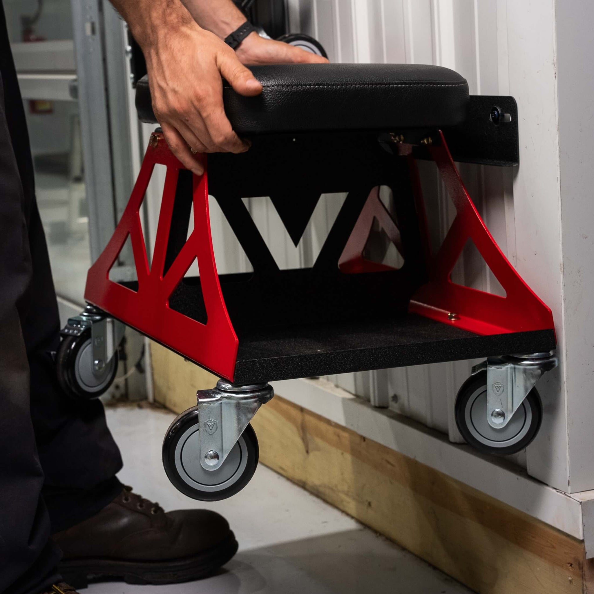 WALL/CART MOUNT: LOW-PRO