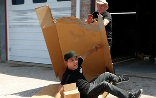 AZN from farmtruck and azn laying down in a cardboard box sent by vyper containing the lay-down creeper