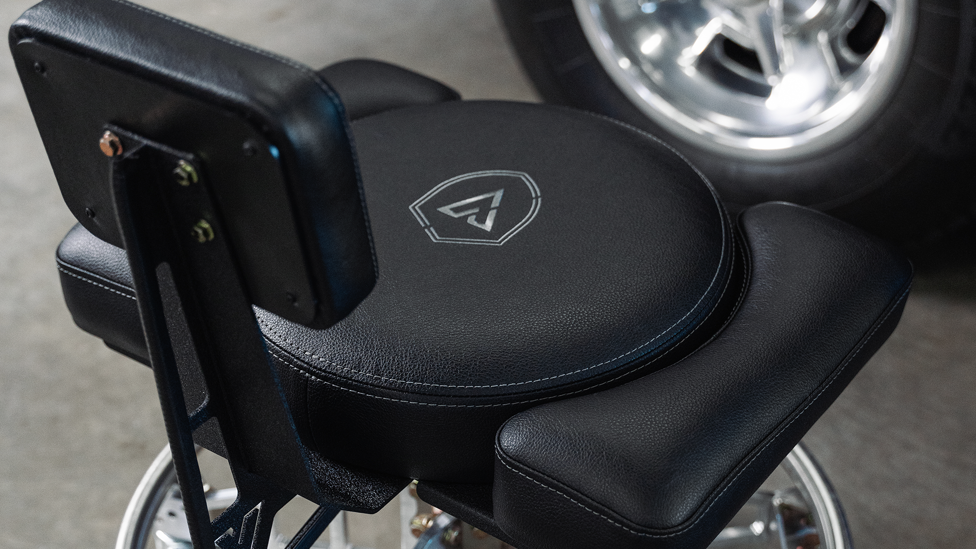 black big boy attachment on side of black and gray vyper chair