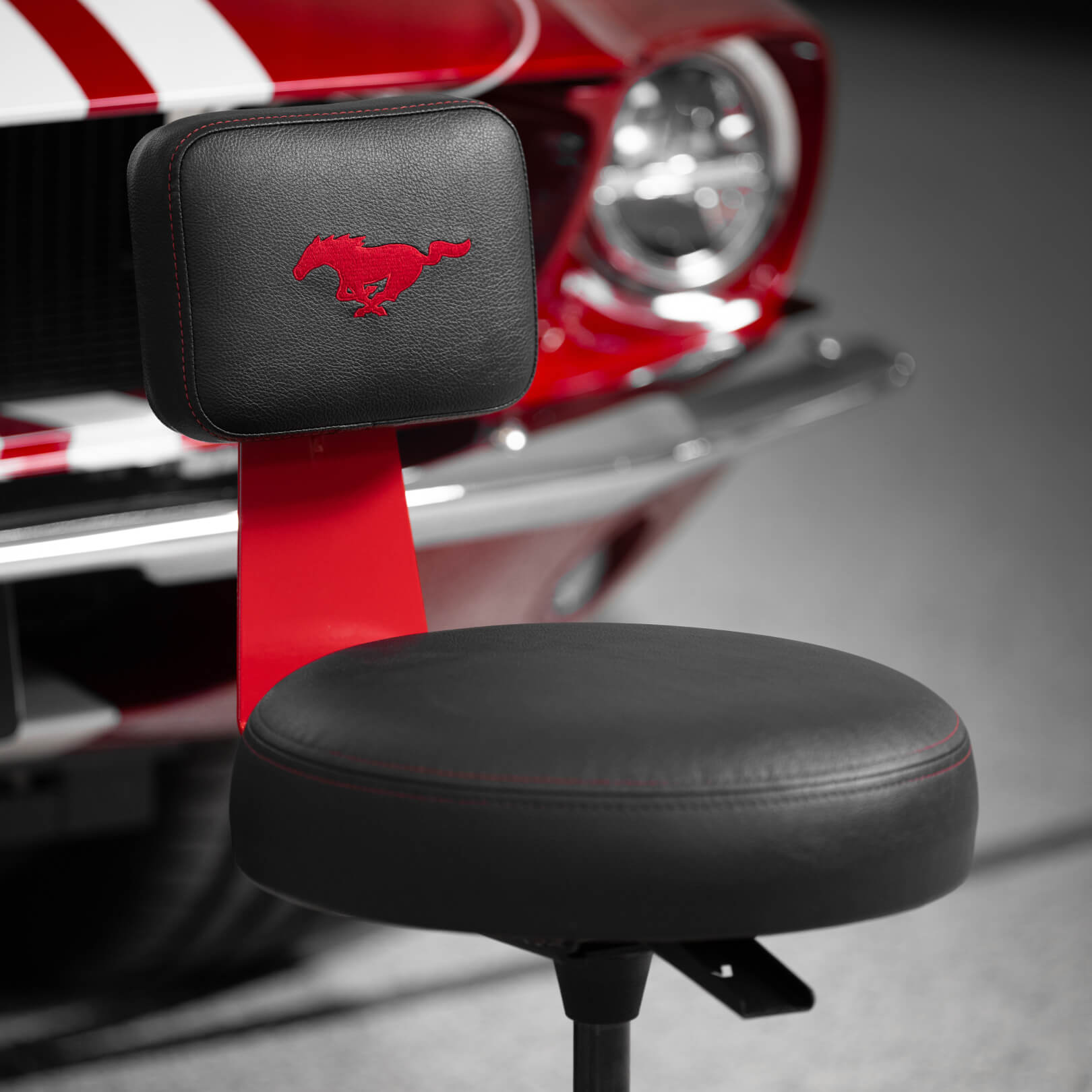 FORD MUSTANG® - RACE RED