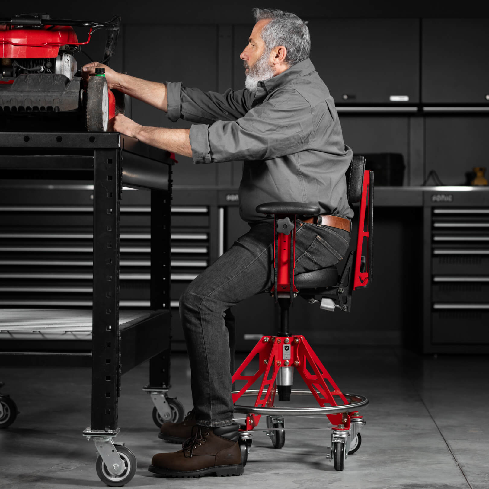ADJUSTABLE BACKREST