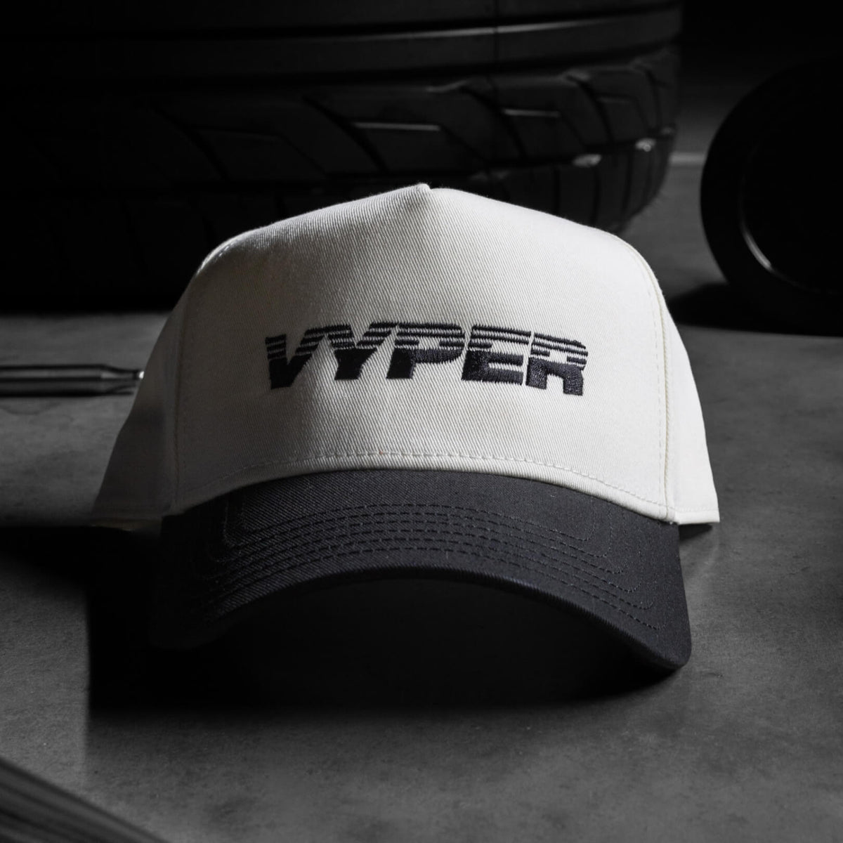 TRACKSIDE BLACK TWO-TONE HAT