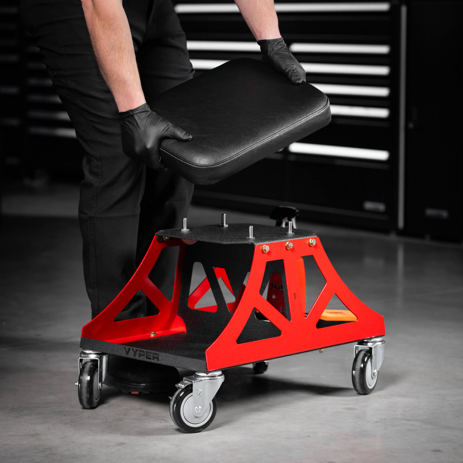 コンランショップ ワイヤーワークスwireworks ステップ スツール 台 Low-Pro | Detailing Stool with Dual Tool Tray | Vyper – Vyper