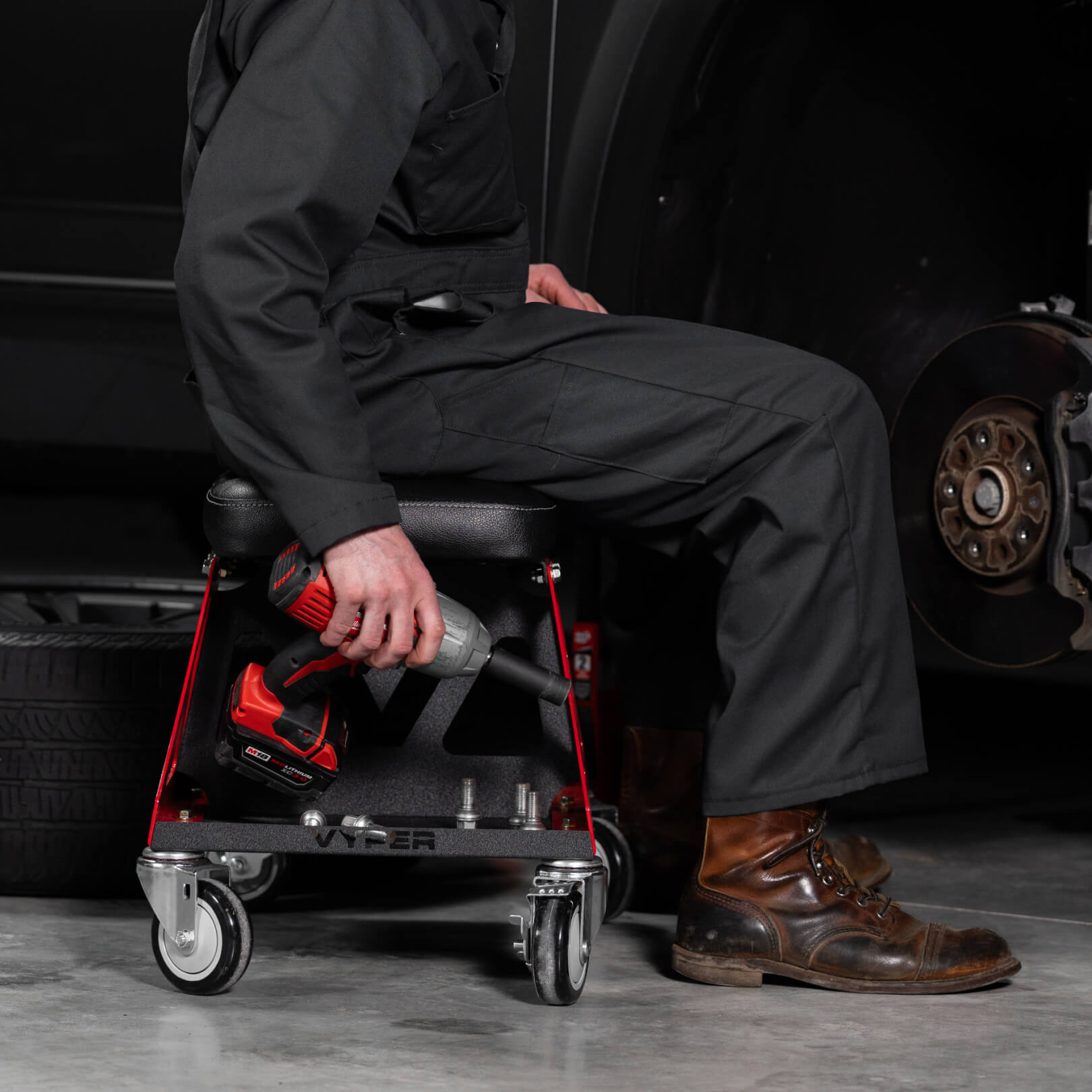 コンランショップ ワイヤーワークスwireworks ステップ スツール 台 Low-Pro | Detailing Stool with Dual Tool Tray | Vyper – Vyper