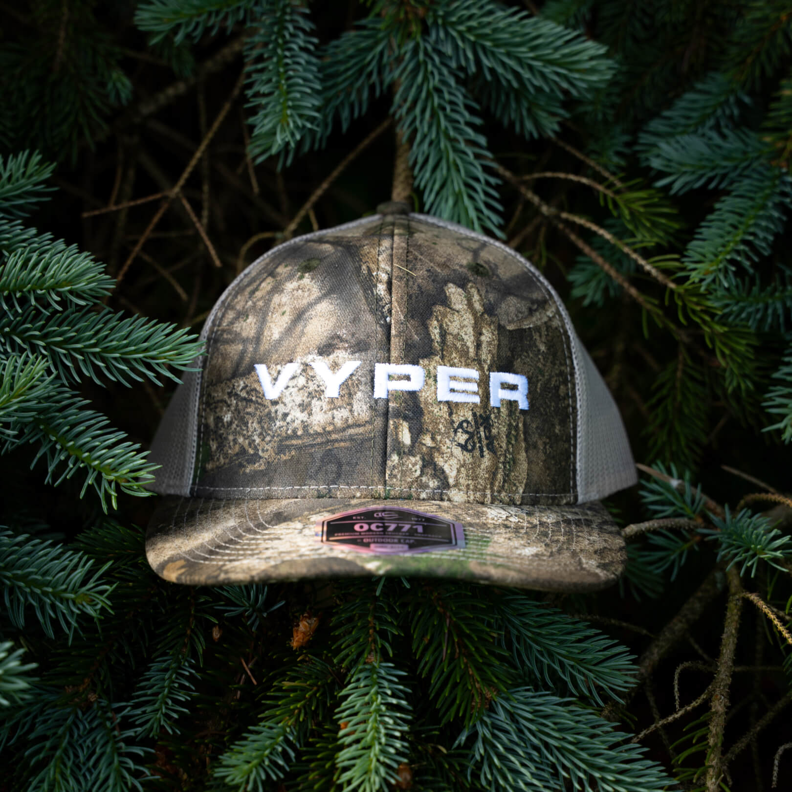 VYPER X REALTREE® APX CAMO TRUCKER HAT